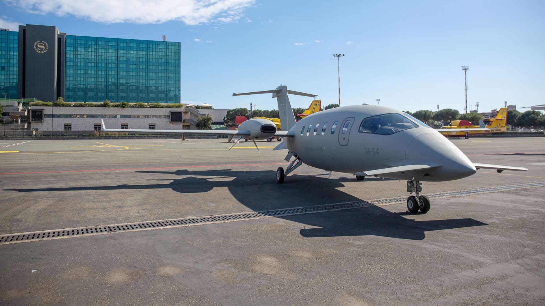 Piaggio Aerospace Completes Initial Production Tranche of P.180 Avanti EVO Transports for Italian Air Force